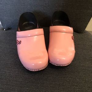 Dansko Breast Cancer Awareness clogs size 39